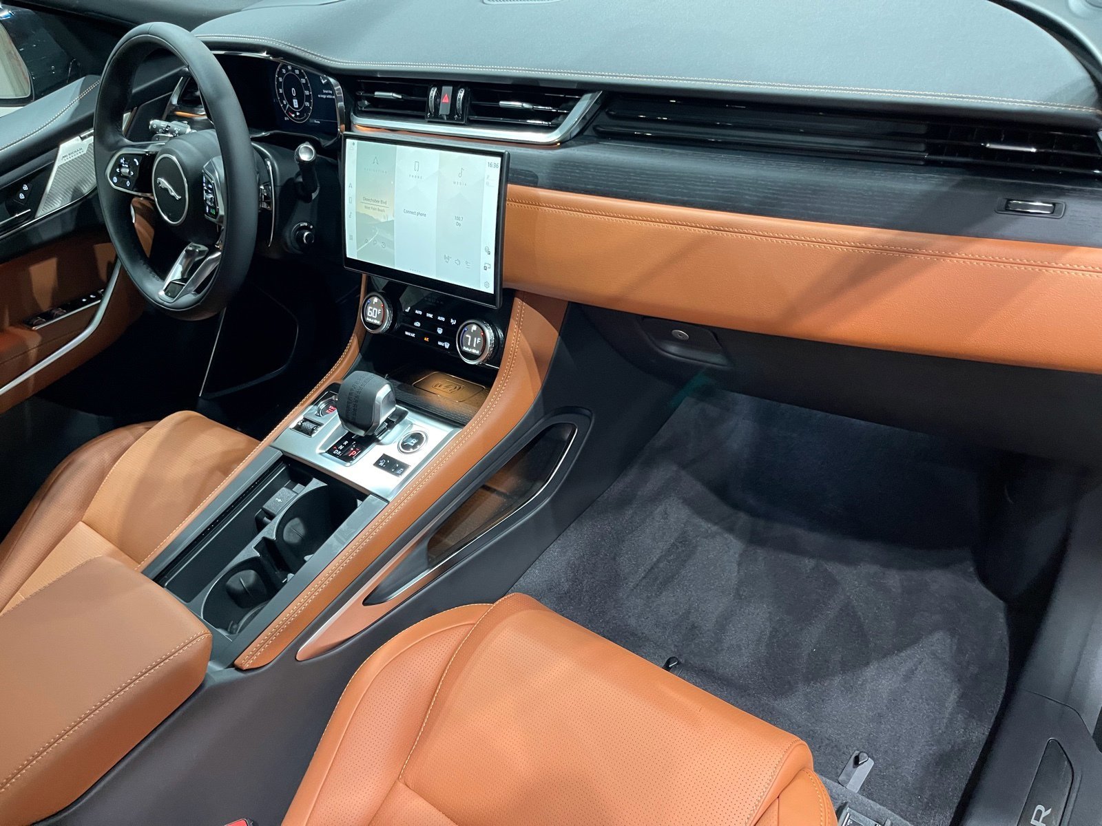 2026 Jaguar F-Pace R-Dynamic S - Photo 26