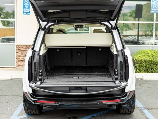 New 2026 Fuji White Land Rover SE image 22