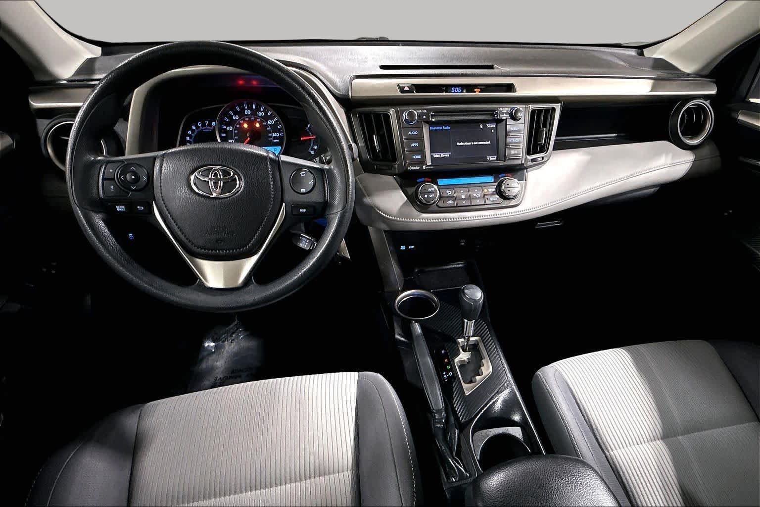 Used 2015 Classic Silver Metallic Toyota XLE image 16