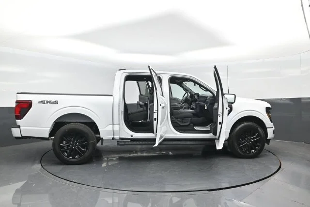 New 2026 Oxford White Ford XLT image 29