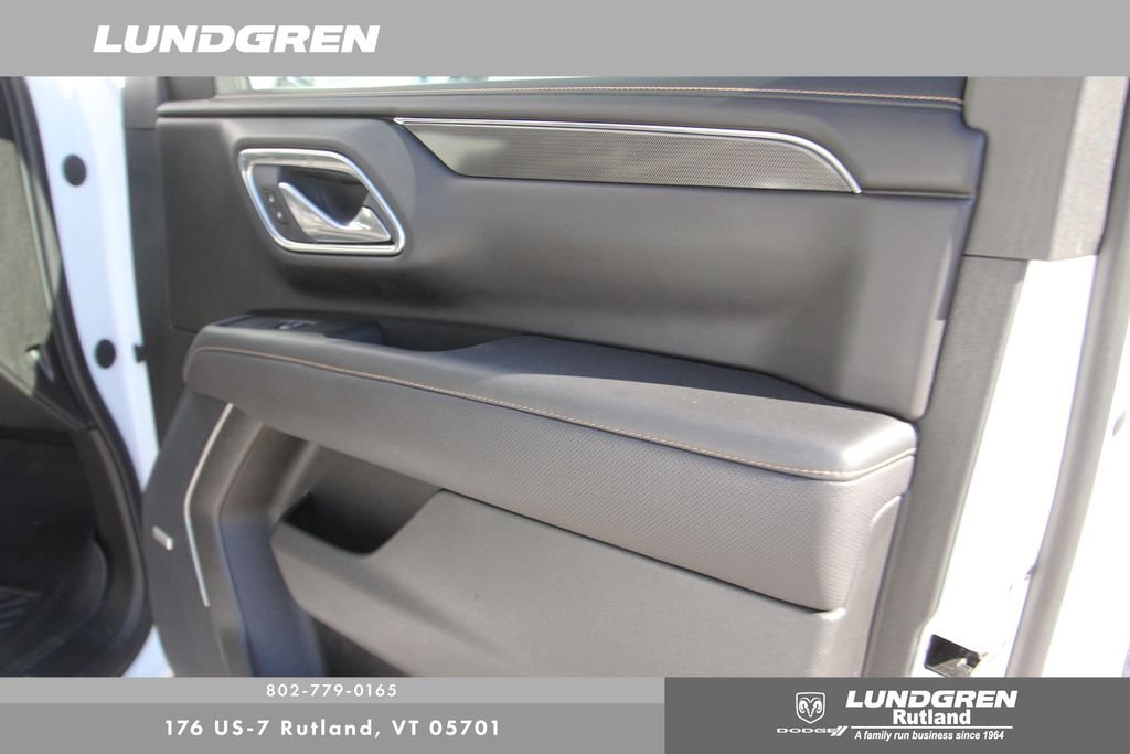 Used 2023 White GMC AT4 image 27