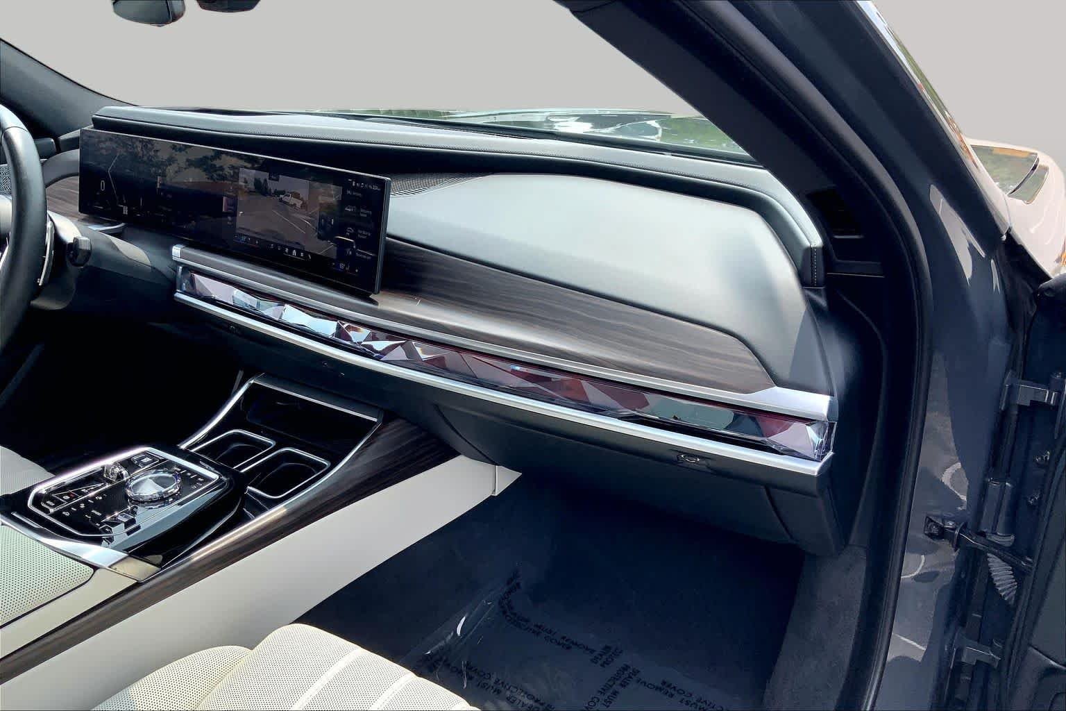 Certified Used 2023 Dravit Grey Metallic BMW 760i xDrive image 18