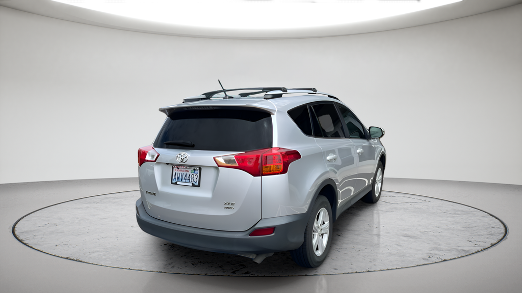 Used 2013 Classic Silver Metallic Toyota XLE image 3