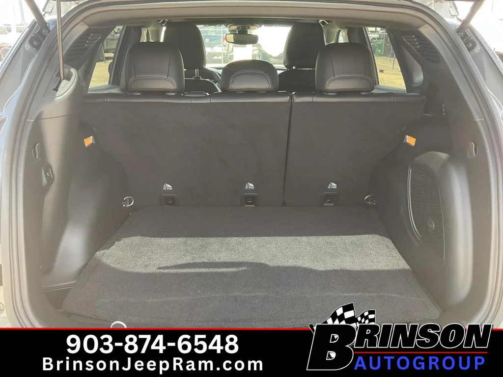 Used 2023 Grey Jeep Altitude image 9