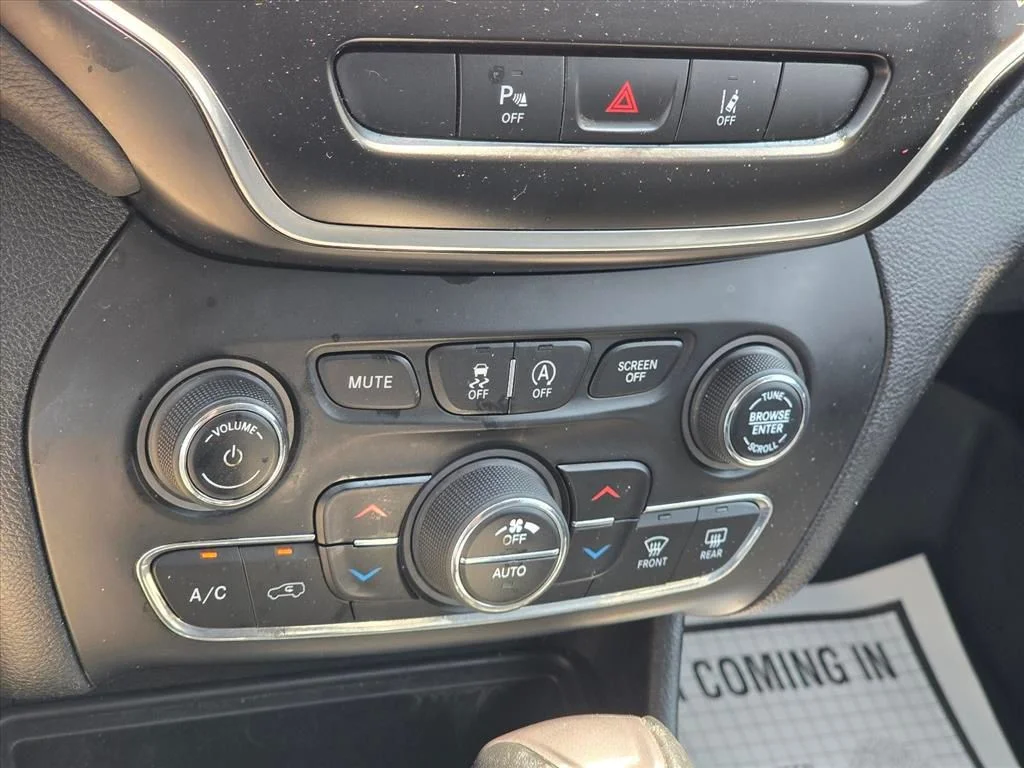 Used 2021 Blue Jeep Latitude Lux image 18