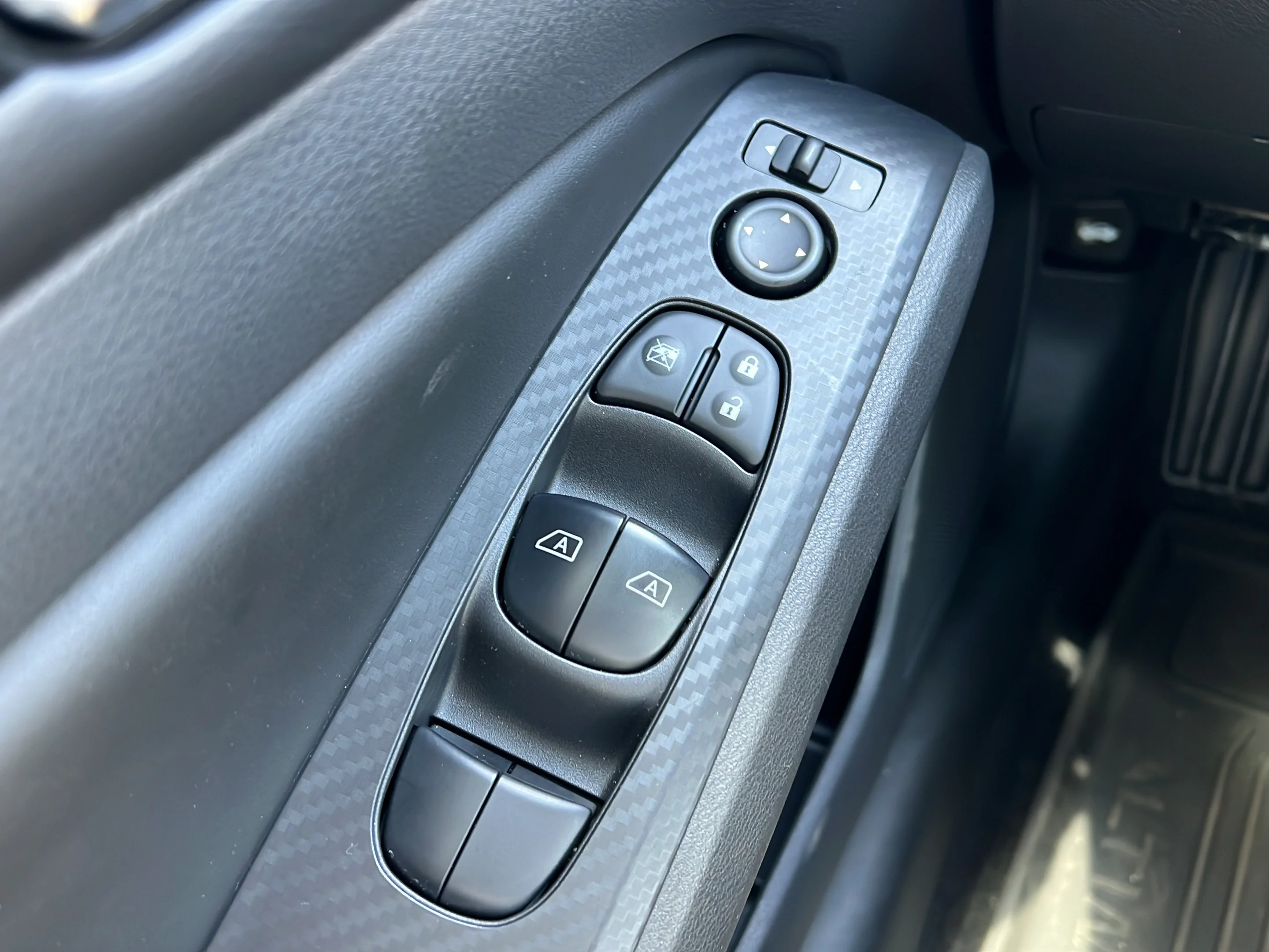 Used 2025 Scarlet Ember Nissan SV image 17
