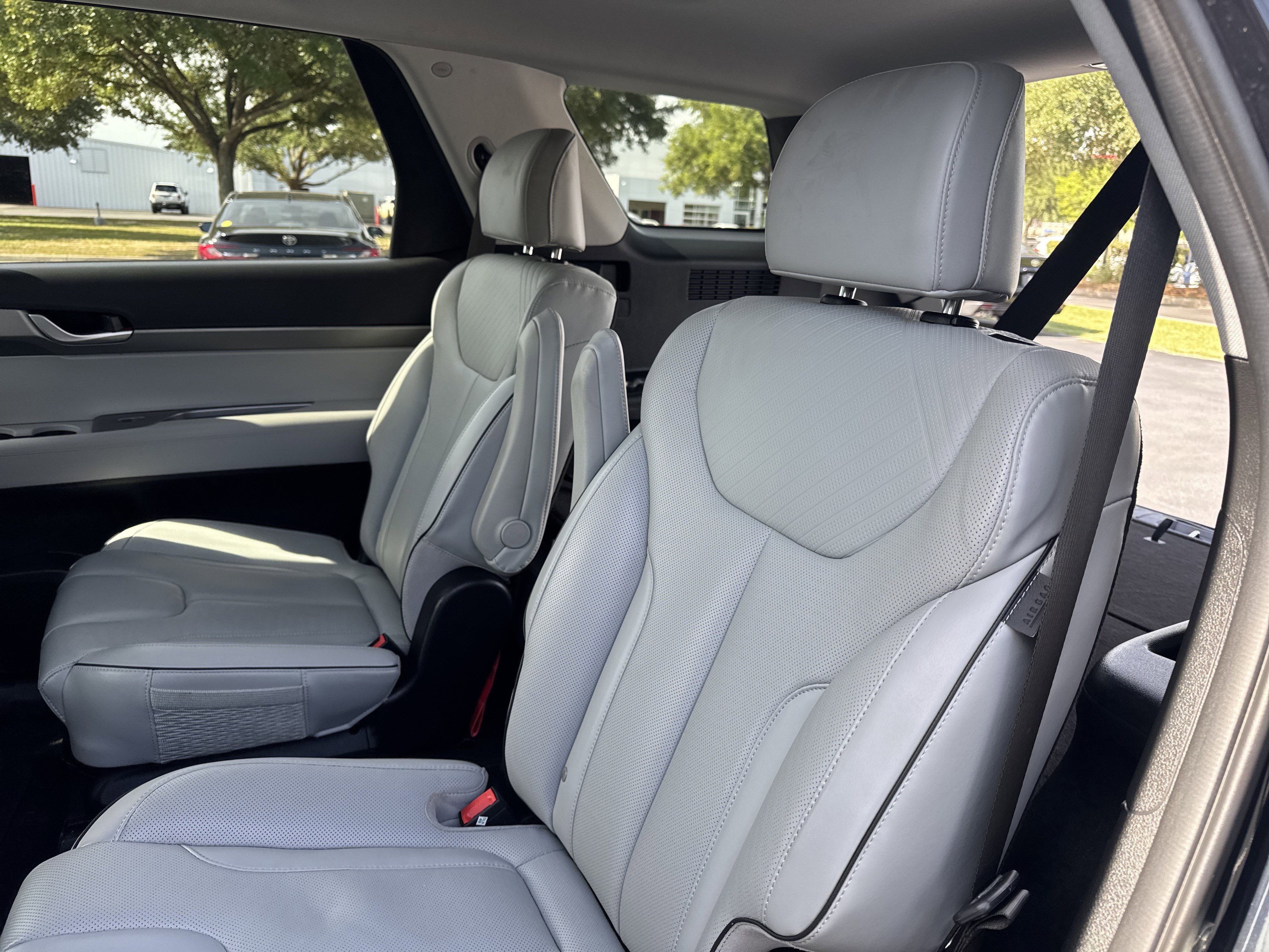 Used 2025 Moonlight Cloud Hyundai SEL image 24