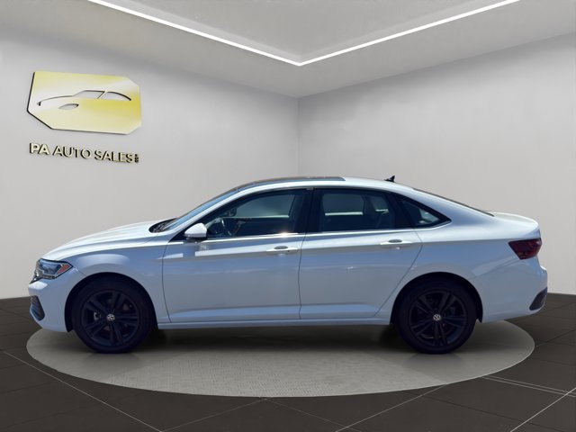 Used 2024 White Volkswagen SE image 4