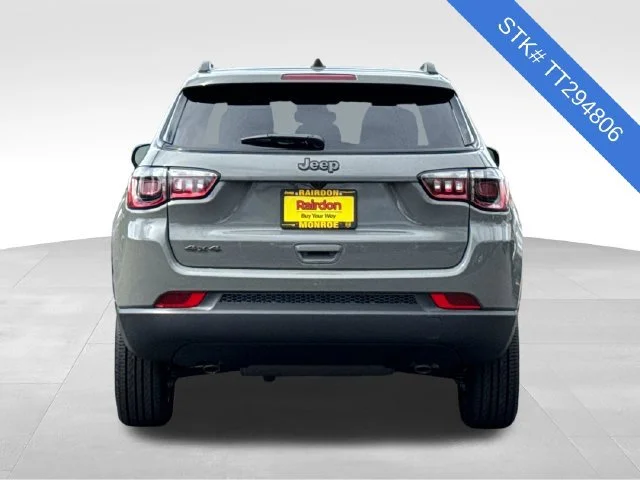 New 2026 Sting-Gray Clearcoat Jeep Latitude image 5