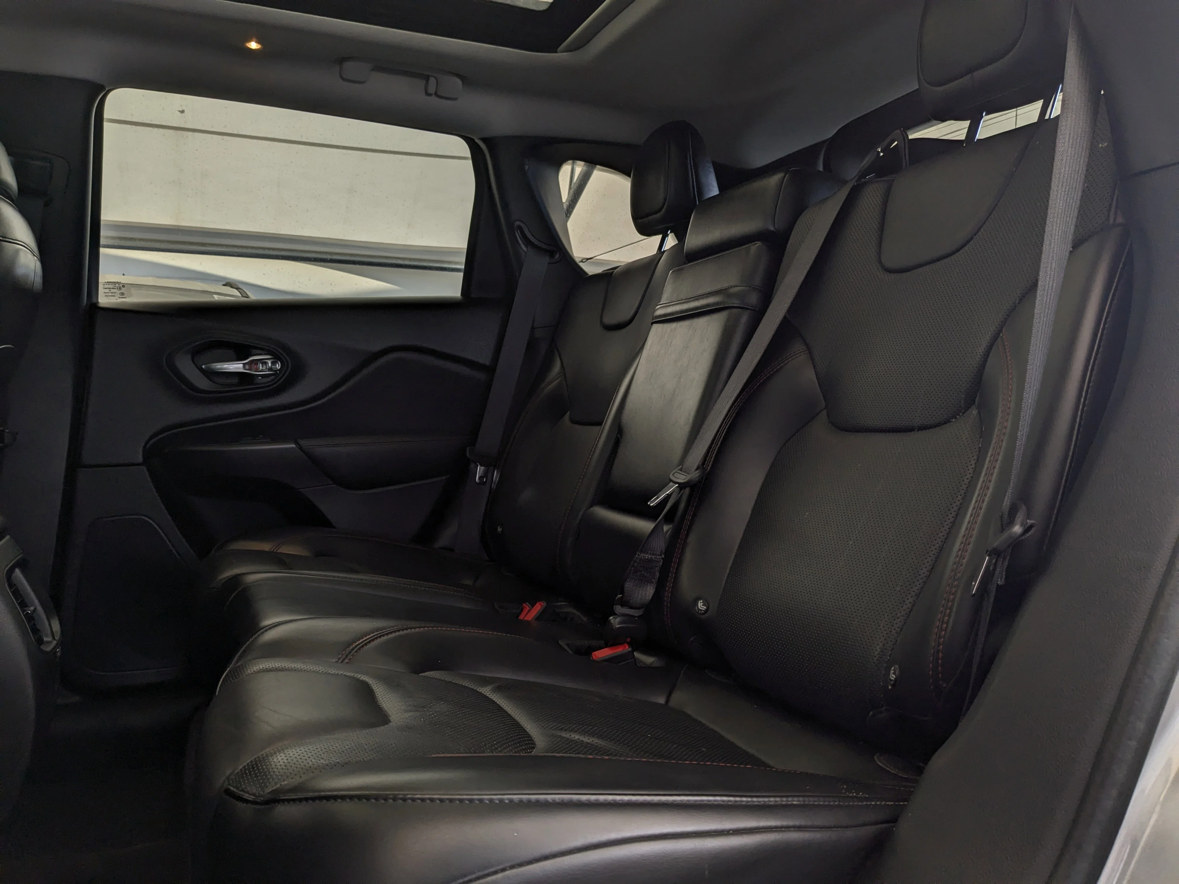 Used 2019 Grey Jeep Trailhawk Elite - Nappa Leather - Command View Sunroof - Trailer Tow - Heated & Cooled Seats image 28