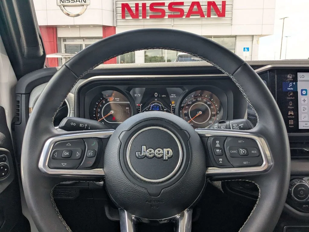 2025 Jeep Wrangler 4-Door Sahara - Photo 20