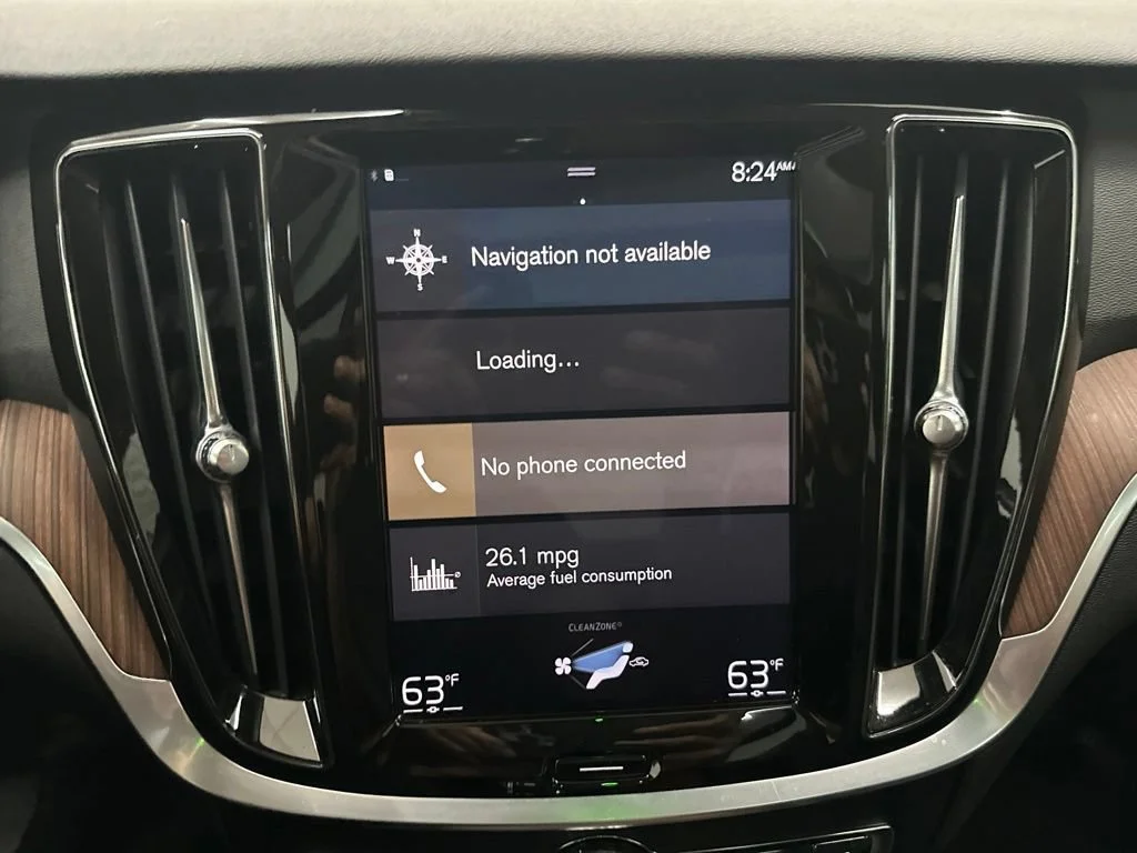 Used 2019 White Volvo T5 Momentum image 17