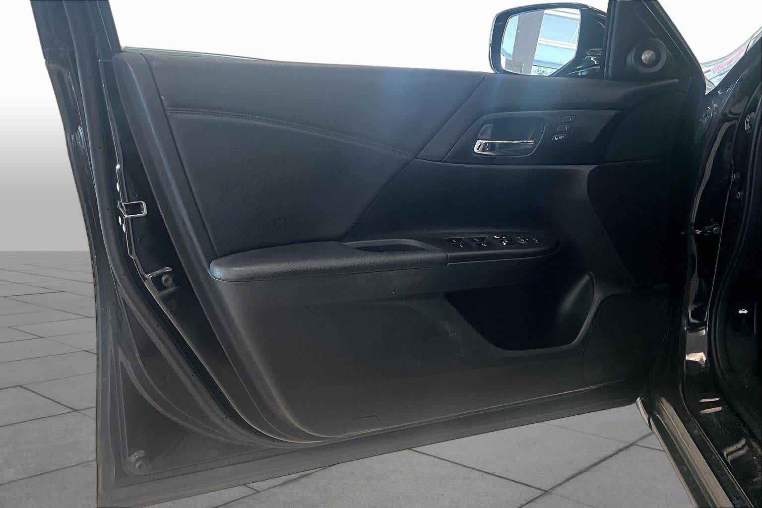 Used 2015 Crystal Black Pearl Honda EX-L image 19