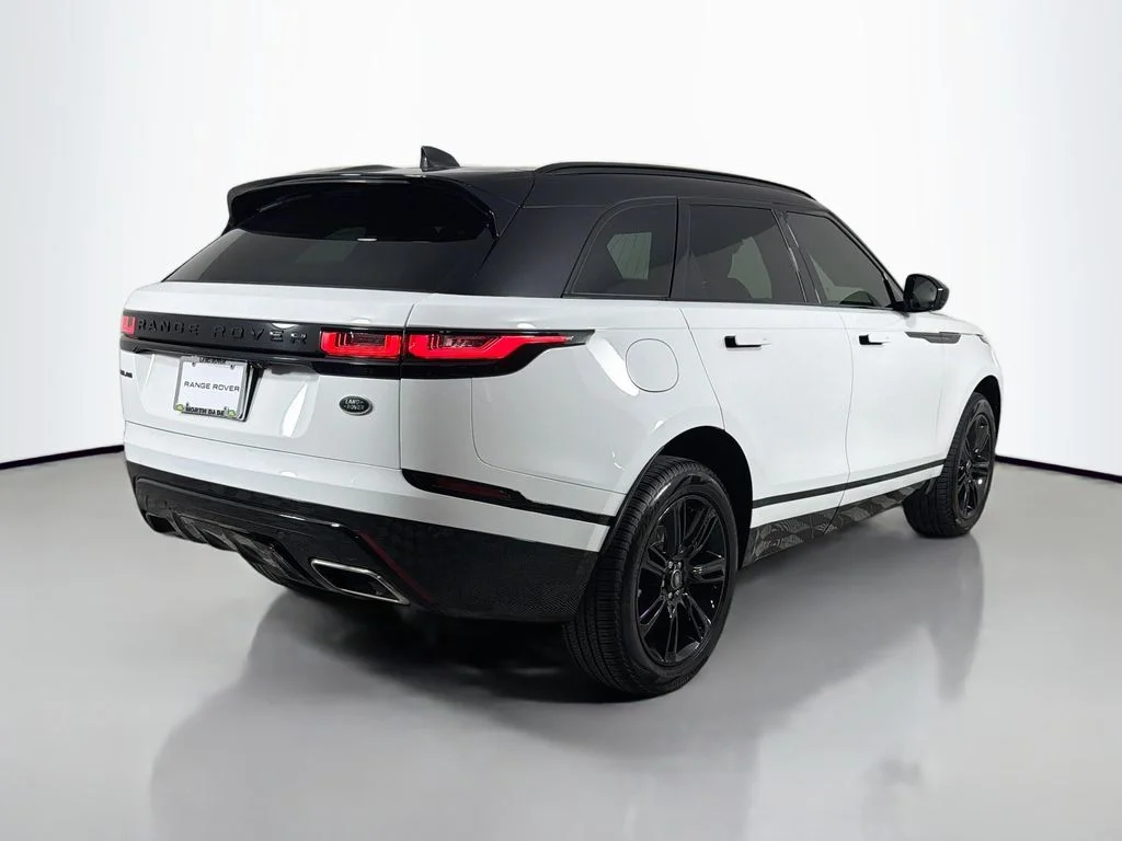 Used 2023 White Land Rover R-Dynamic S MHEV image 5