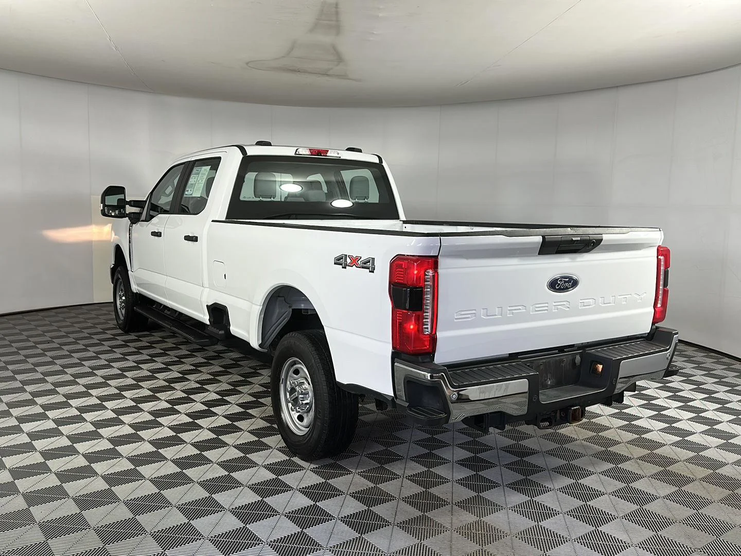 Used 2023 Oxford White Ford XL image 4