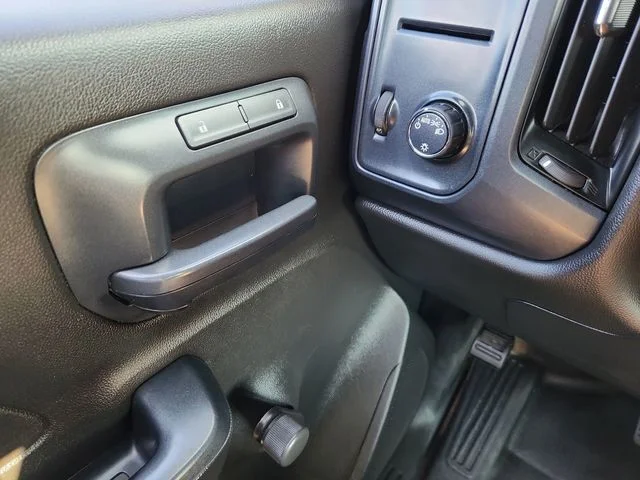 Used 2018 Silver GMC Base image 32