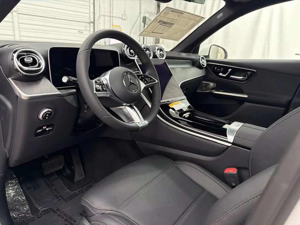 New 2027 White Mercedes-Benz GLC 300 image 13
