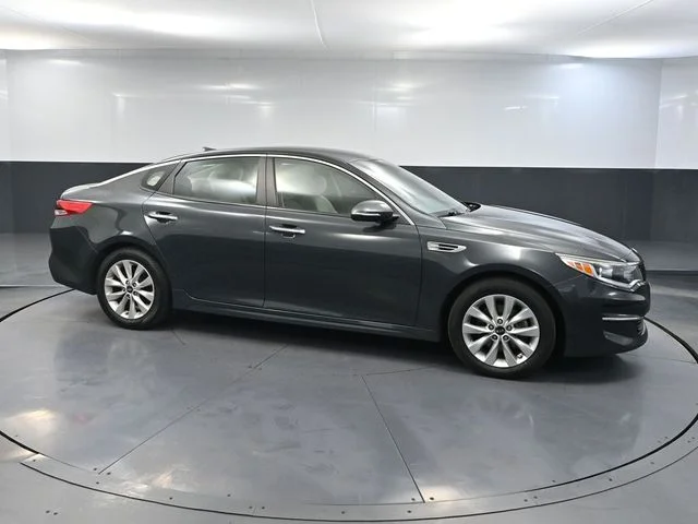Used 2016 Green Kia LX image 3