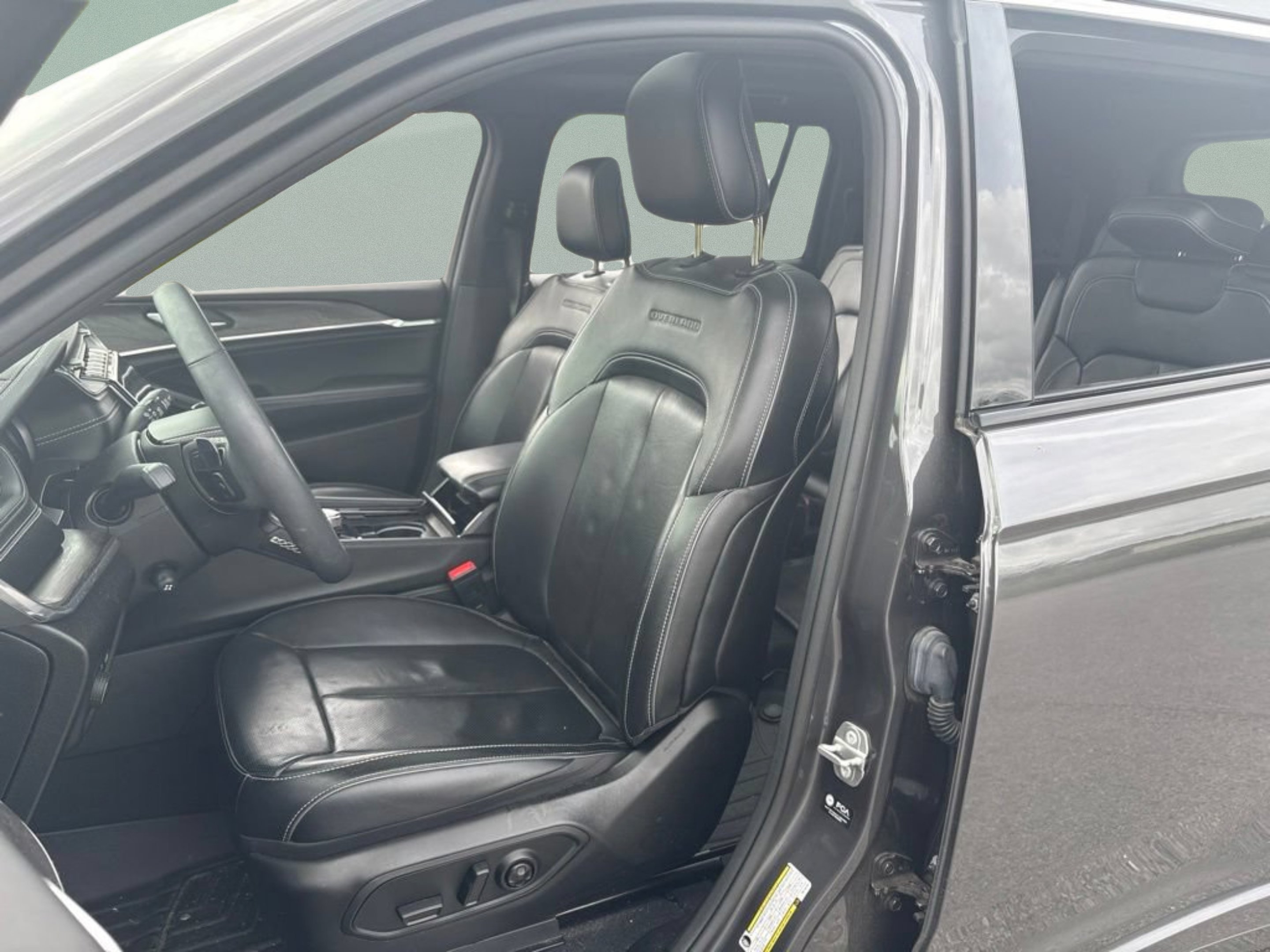 Used 2023 Baltic Gray Metallic Clearcoat Jeep Overland image 24