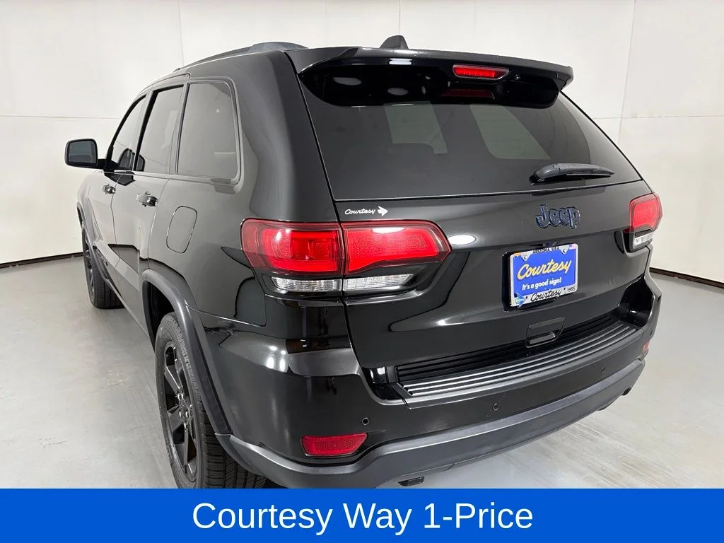 Used 2019 Black Jeep Laredo image 8