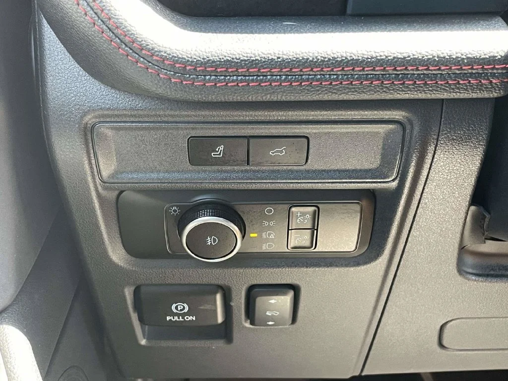 Used 2023  Ford Limited image 27