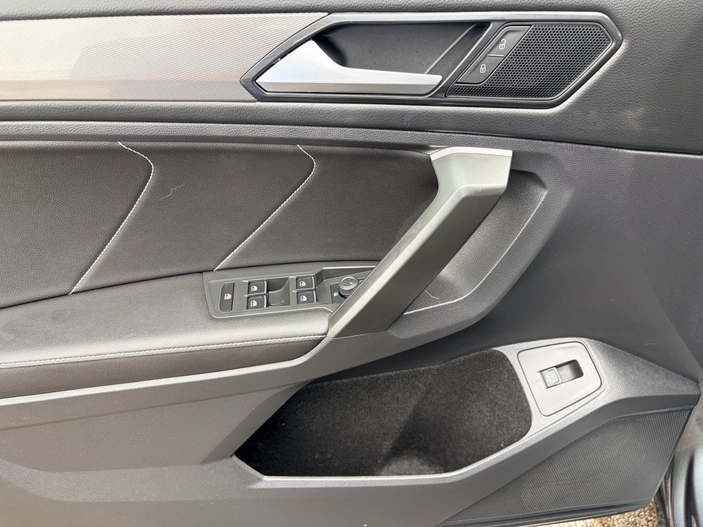 Used 2024 Platinum Gray Metallic Volkswagen SE image 10