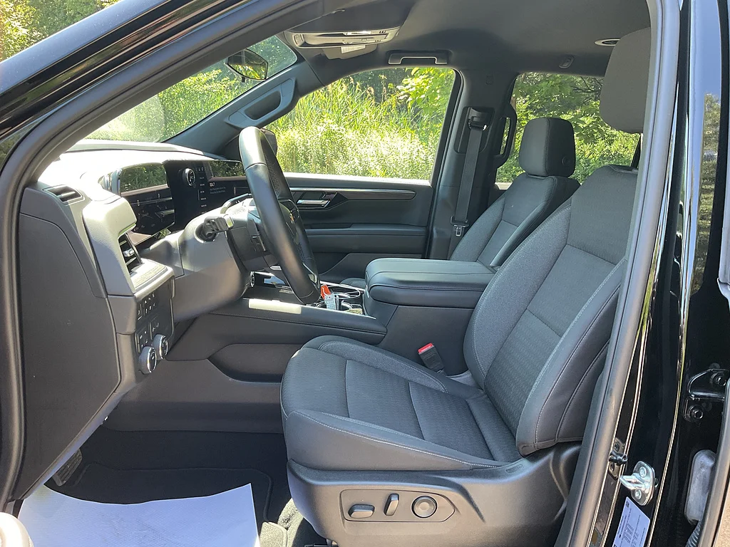Used 2025 Black Chevrolet LS image 8