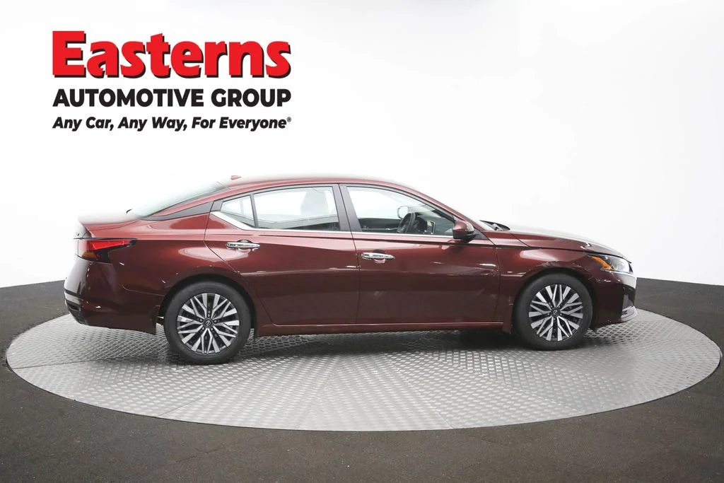 Used 2023 Red Nissan 2.5 SV image 44