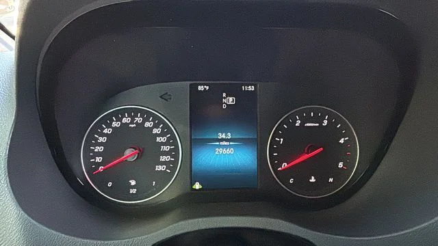 Used 2021  Mercedes-Benz Cargo 170 WB image 15