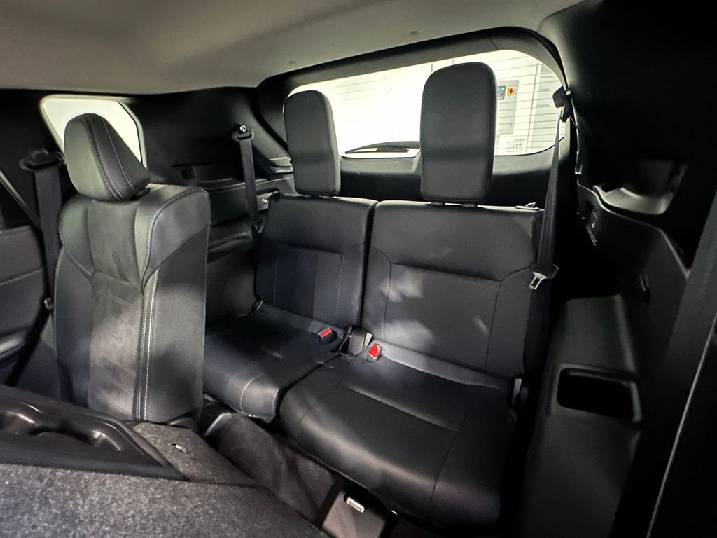 Used 2025 Silver Mitsubishi  image 19