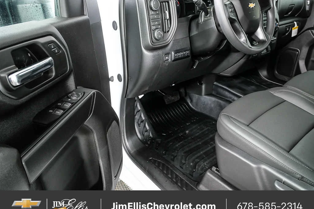 New 2026 Summit White Chevrolet WT image 7
