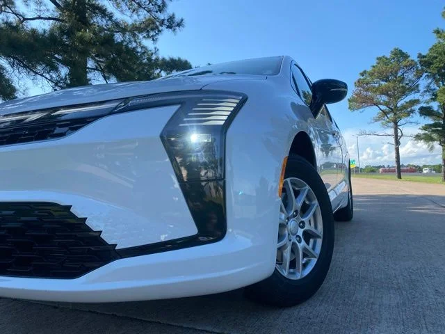 New 2027 Bright White Clear-Coat Exterior Paint Chrysler Select image 5