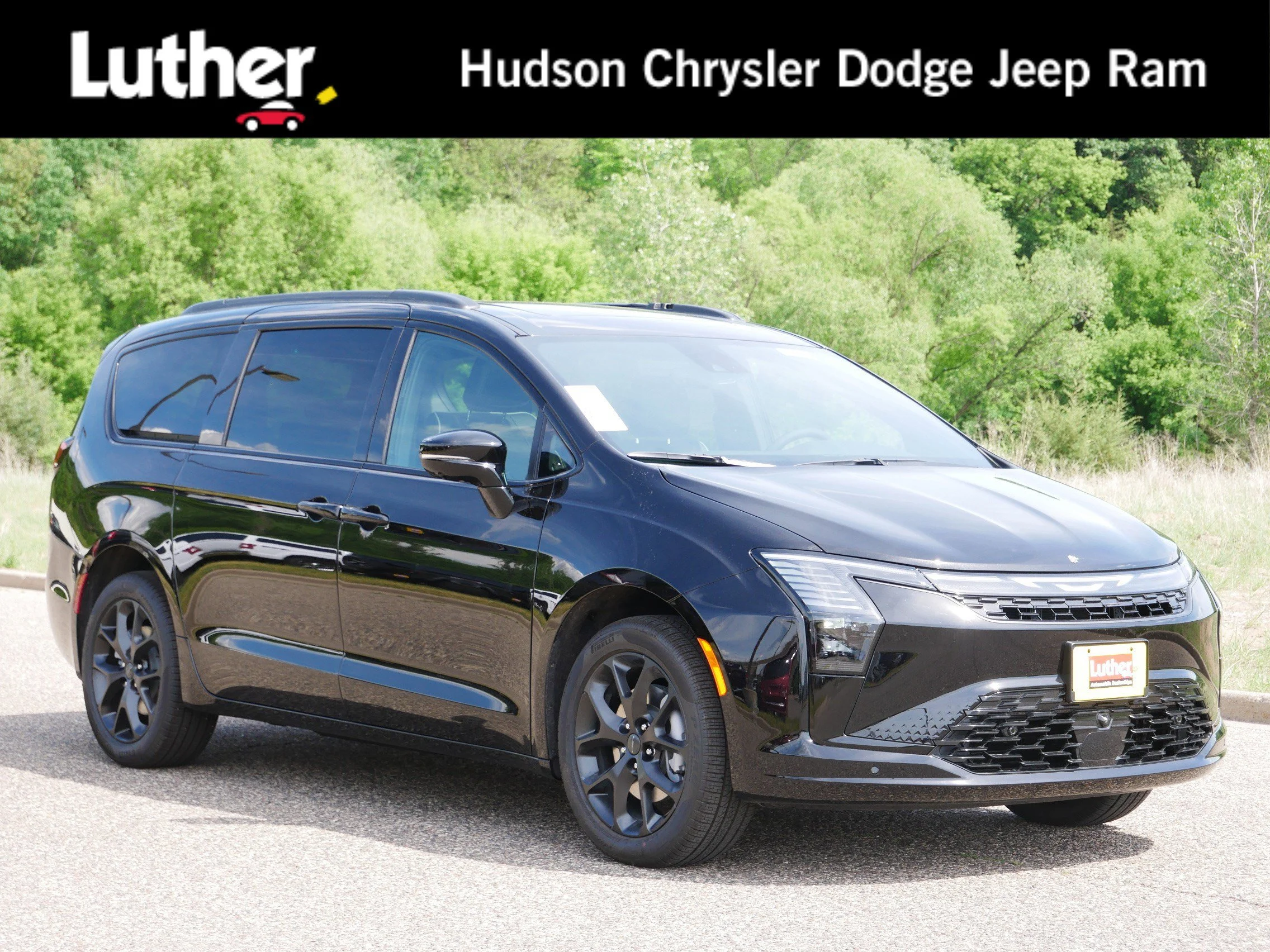 2027 Chrysler Pacifica Limited AWD's photo