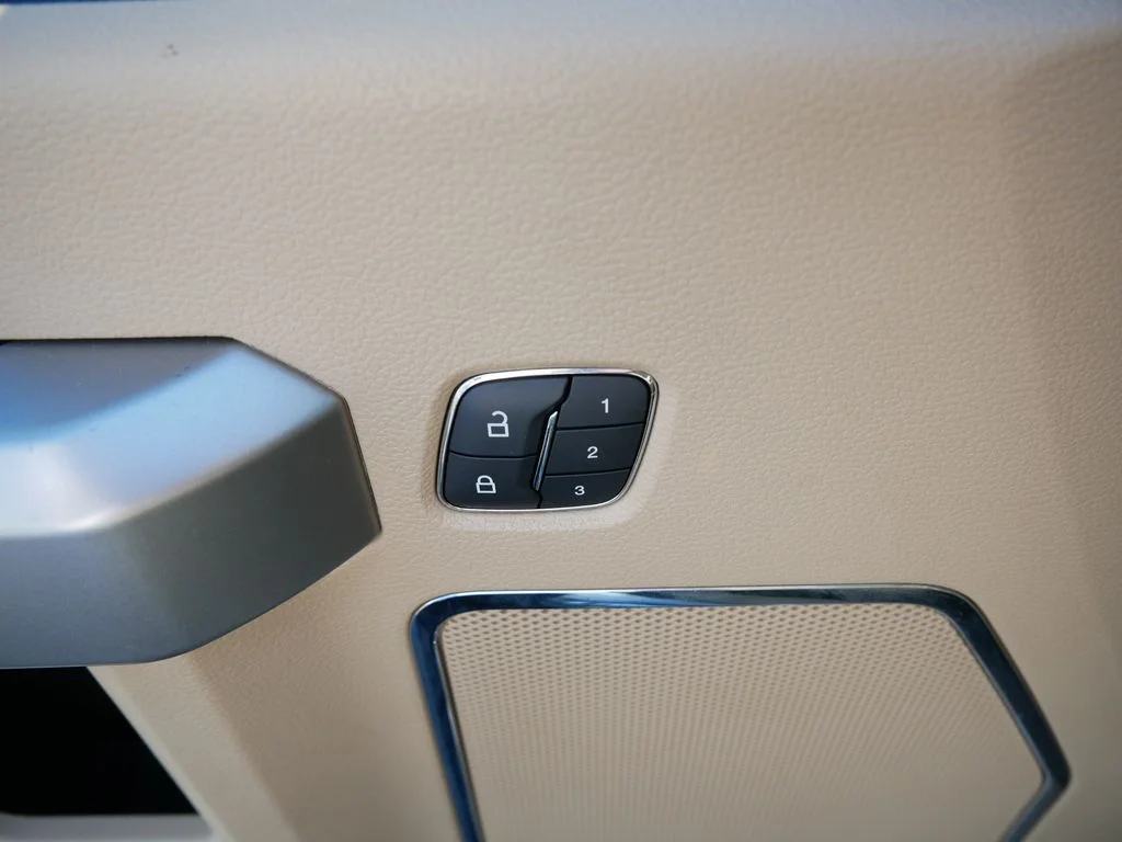 Used 2019 Silver Ford Lariat image 18