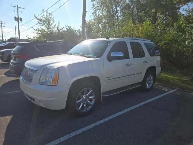 Used 2014 White GMC Denali image 2