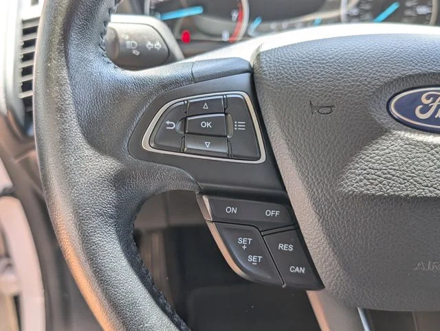 Used 2018 White Platinum Clearcoat Metallic Ford SE image 13