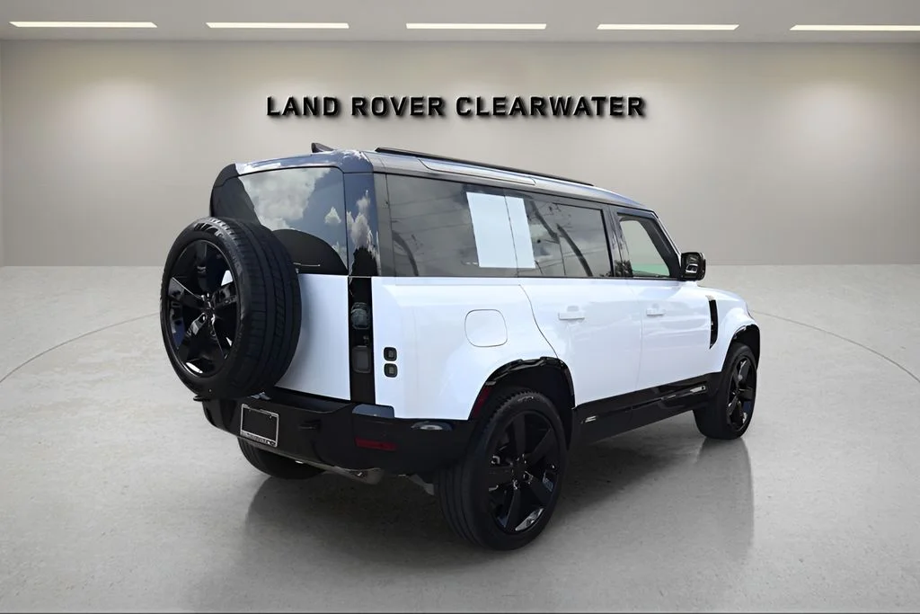 New 2026 Fuji White Land Rover X-Dynamic SE image 5