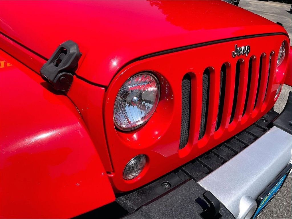 Used 2015 Red Jeep Unlimited Sahara image 29