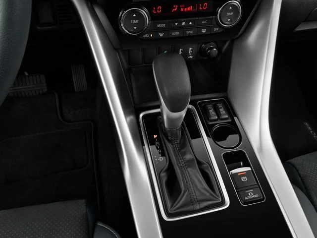 2023 Mitsubishi Eclipse Cross LE - Photo 9