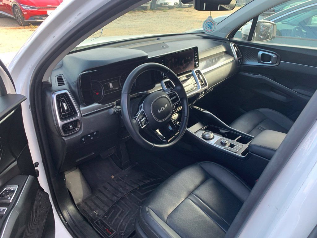 Used 2023 White Kia EX image 10