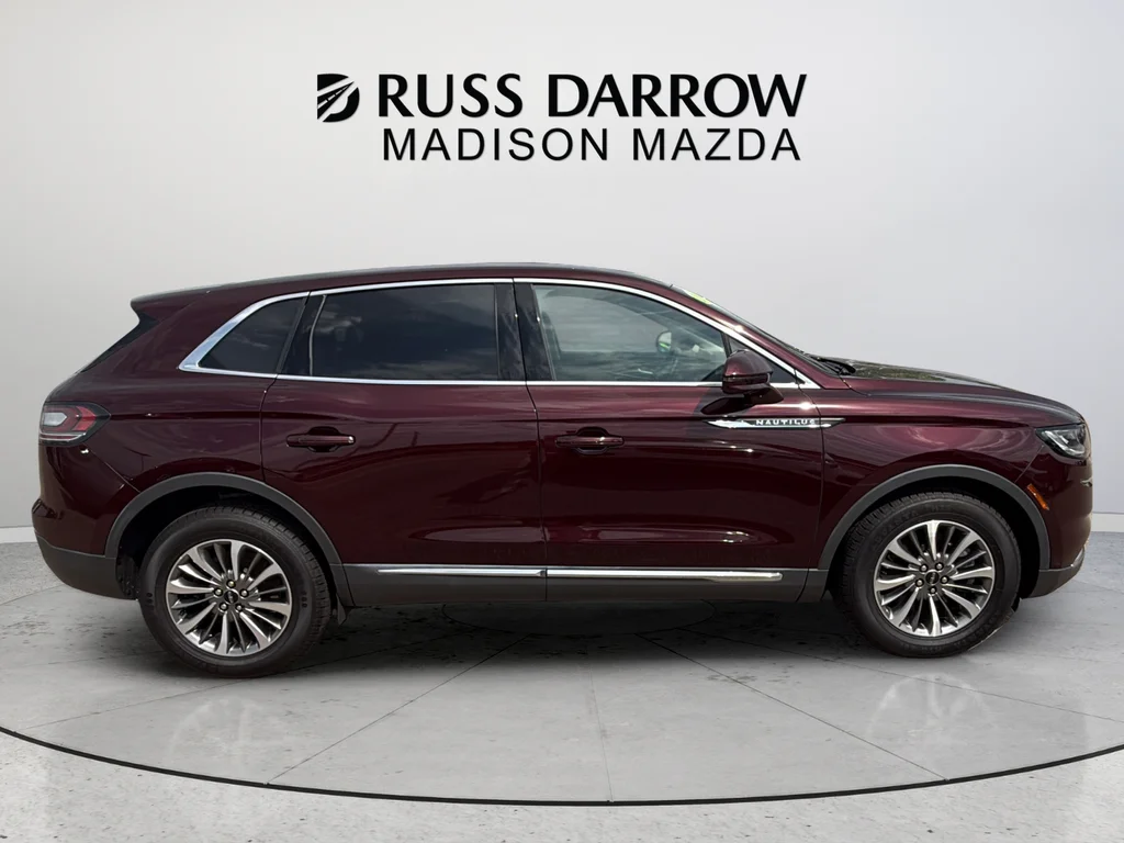 Used 2022 Red Lincoln Reserve image 6