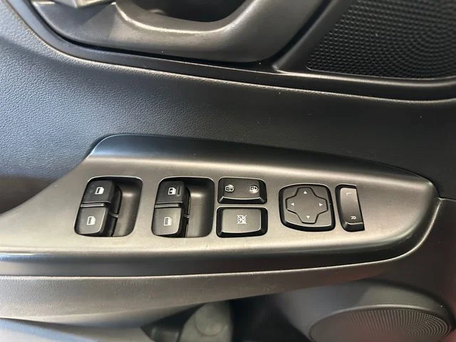 Used 2021 Red Hyundai SE image 19
