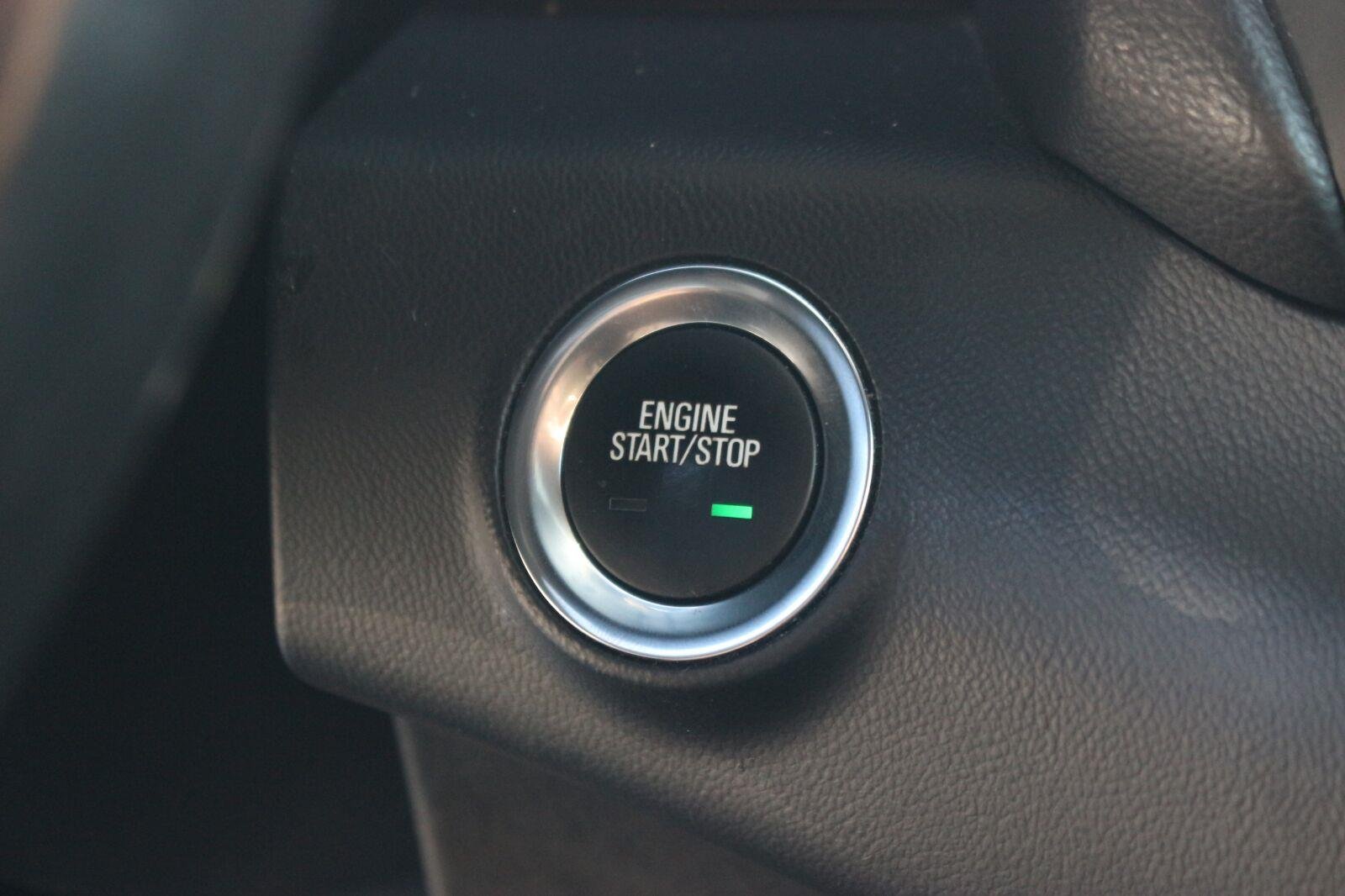 Used 2020 SUMMIT WHITE GMC SLE image 28