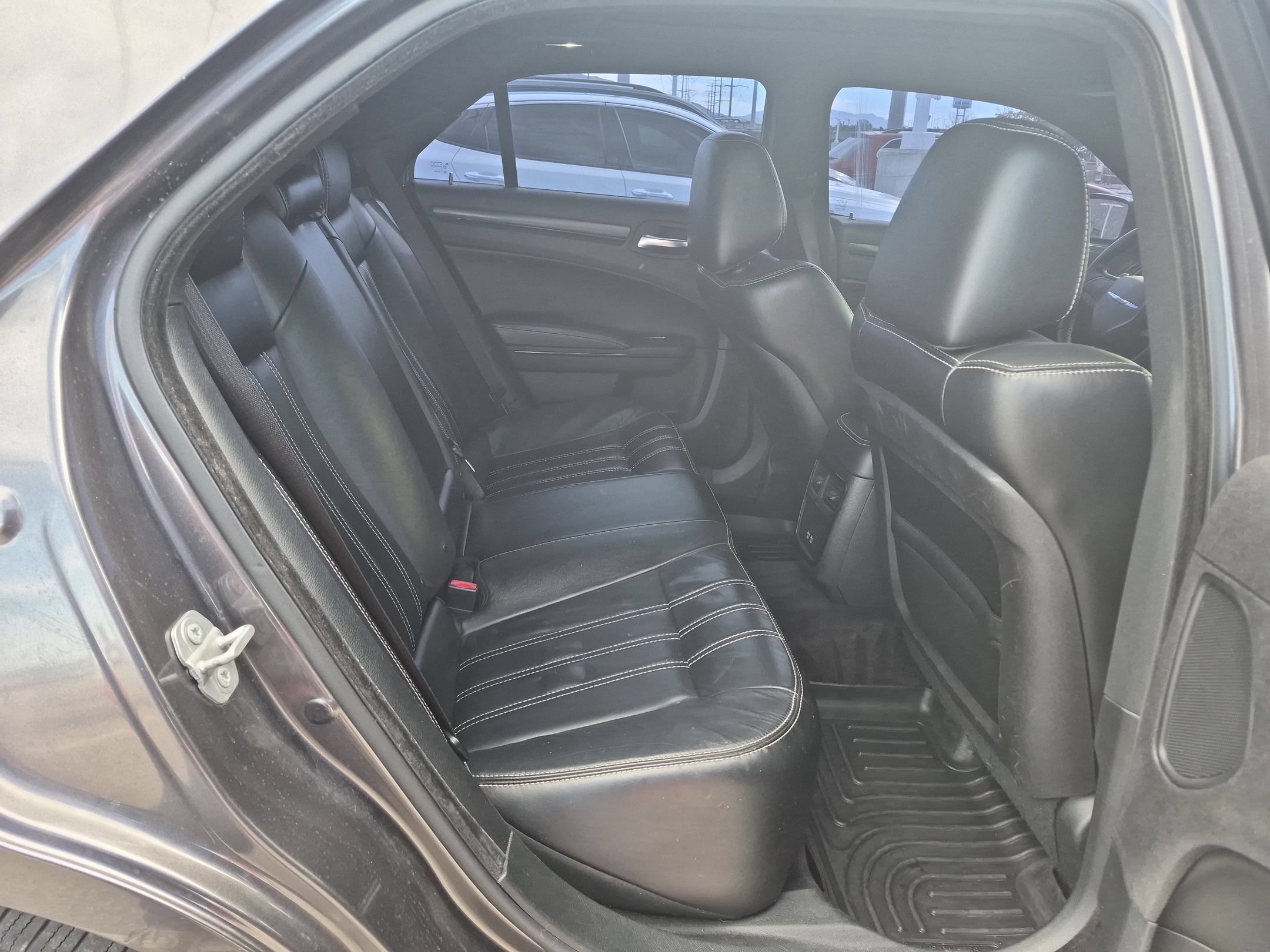 Used 2016 Granite Crystal Metallic Clearcoat Chrysler 300S image 27