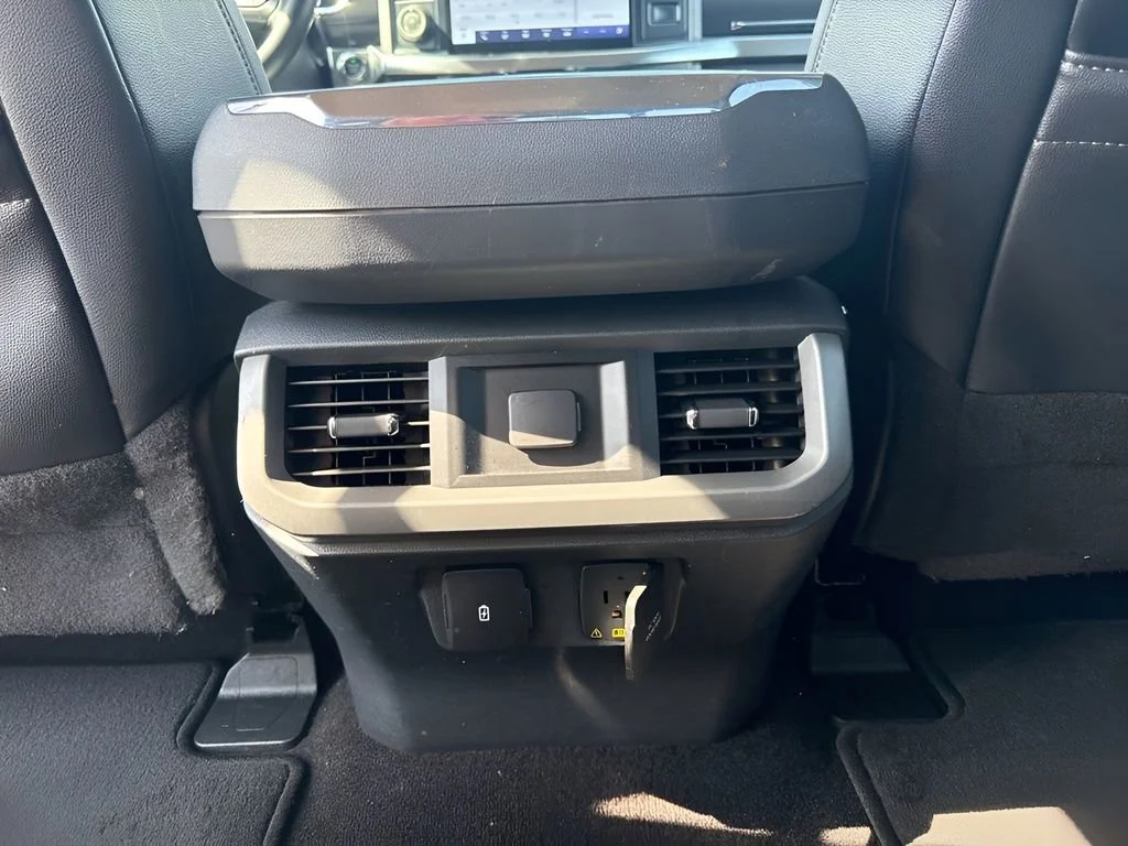 Used 2022  Ford XL image 12