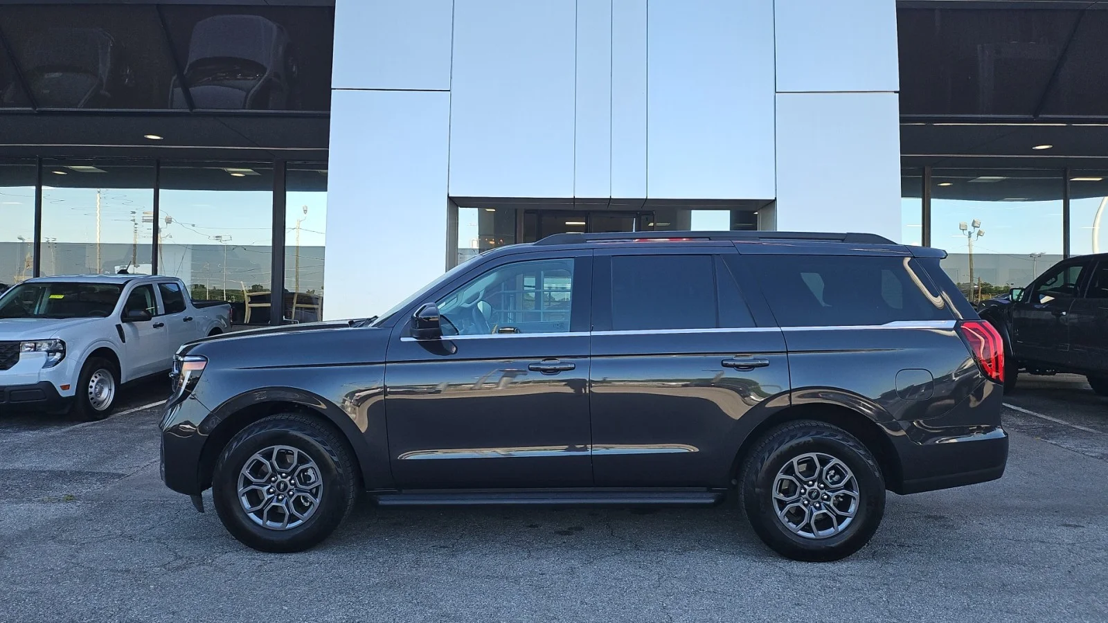 Used 2025 Gray Ford 2025 FORD EXPEDITION ACTIVE 4DR SUV 122.5 WB 4WD image 2