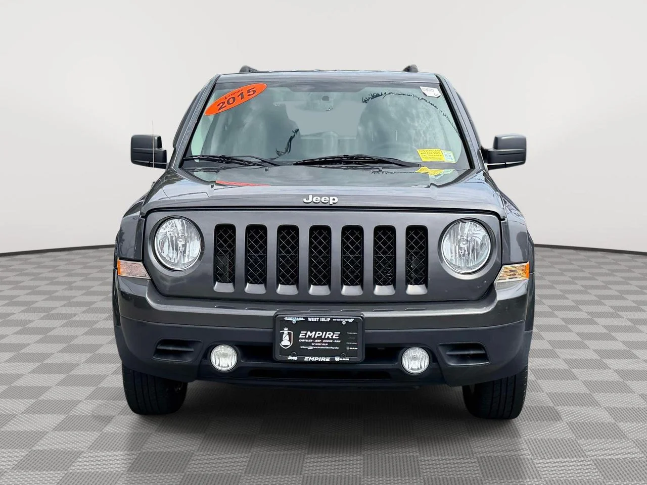 Used 2015 Granite Crystal Metallic Clearcoat Jeep Latitude image 2