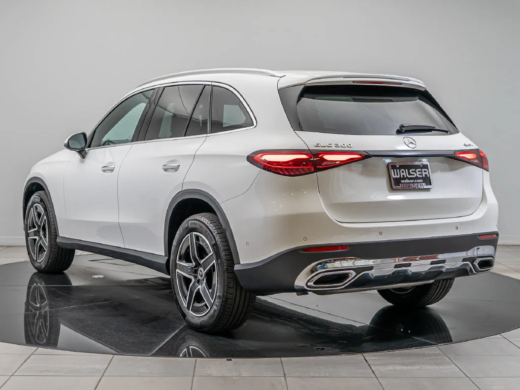 Certified Used 2026 Polar White Mercedes-Benz GLC 300 image 6