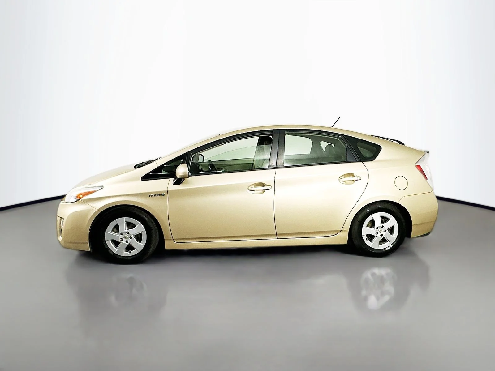Used 2010 Sandy Beach Metallic Toyota IV image 4