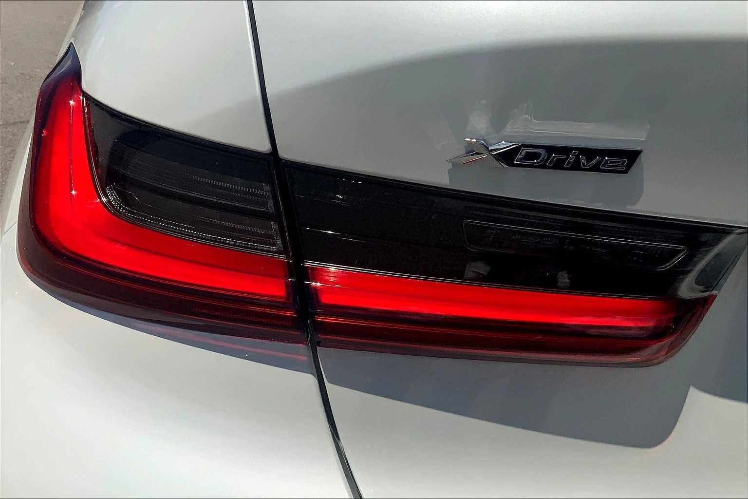 2025 BMW 3 Series 330i - Photo 14